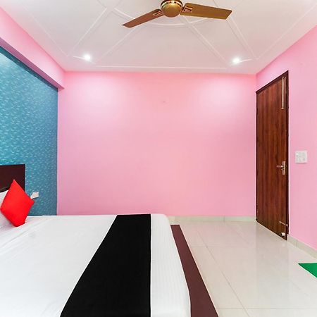 Capital O Harish Residency Hotel Гургаон Екстериор снимка