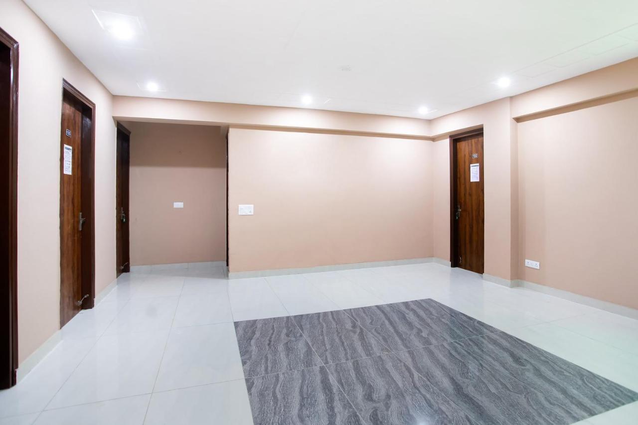 Capital O Harish Residency Hotel Гургаон Екстериор снимка