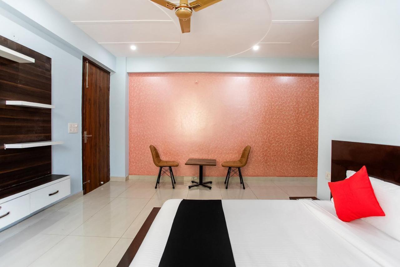 Capital O Harish Residency Hotel Гургаон Екстериор снимка