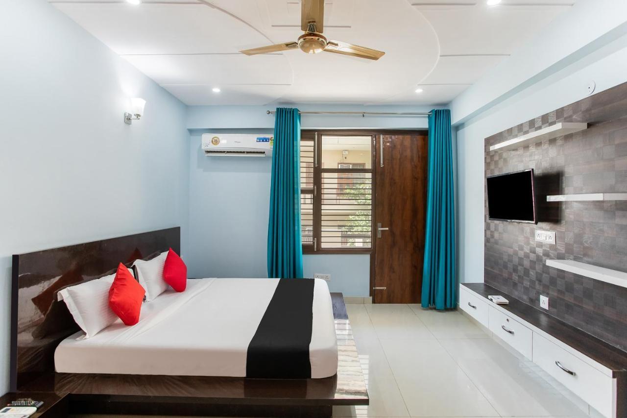 Capital O Harish Residency Hotel Гургаон Екстериор снимка