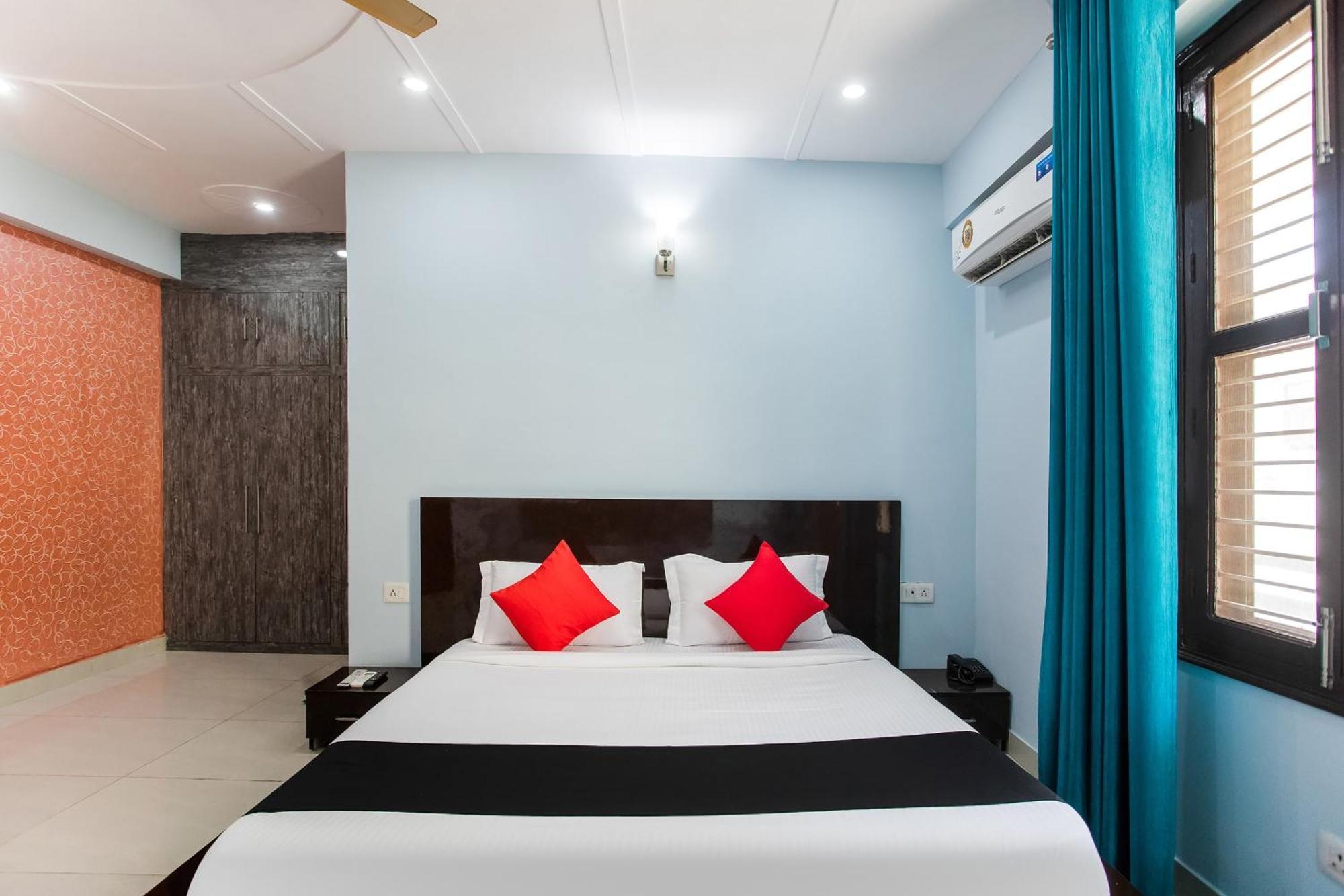 Capital O Harish Residency Hotel Гургаон Екстериор снимка