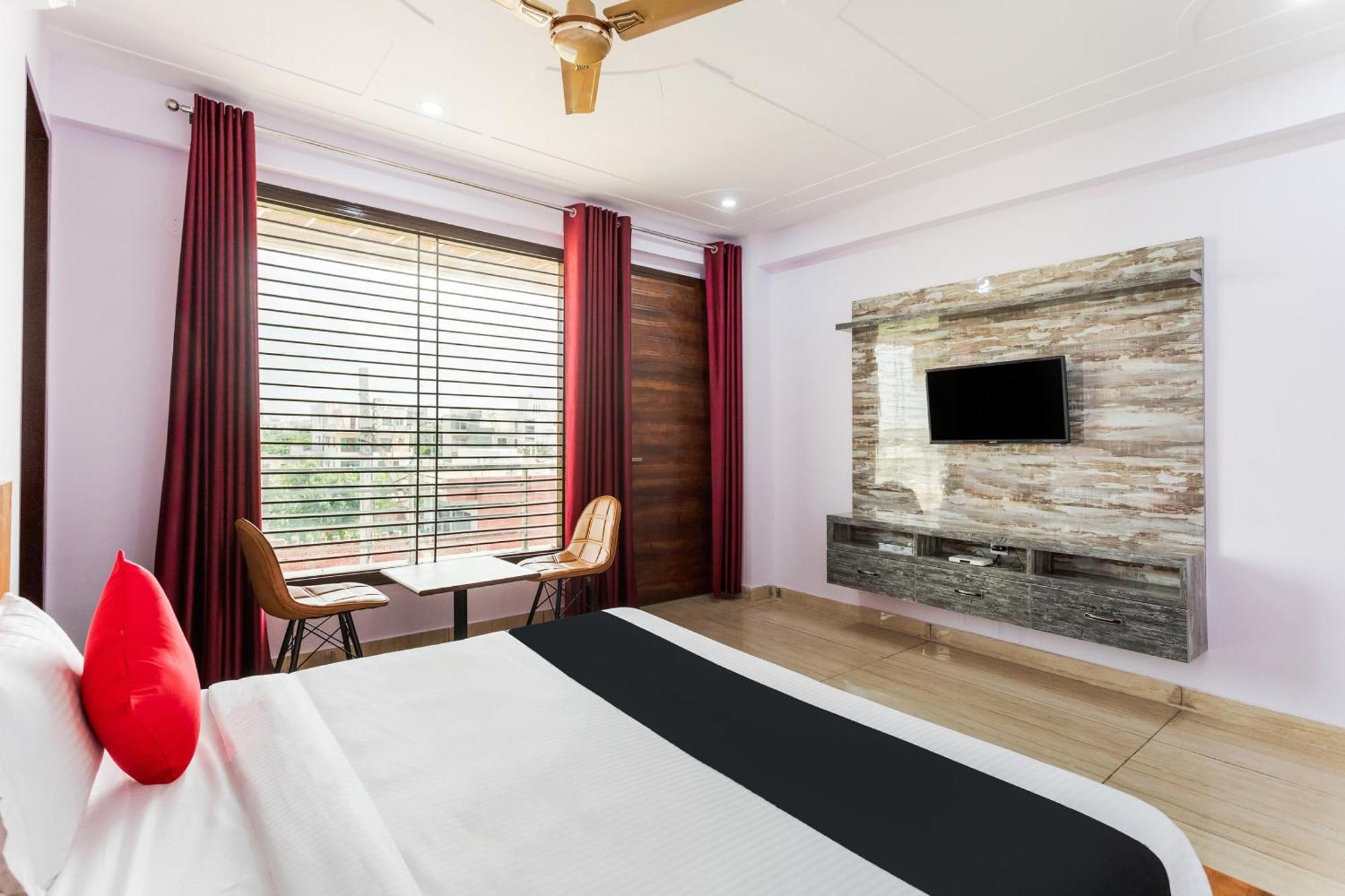 Capital O Harish Residency Hotel Гургаон Екстериор снимка