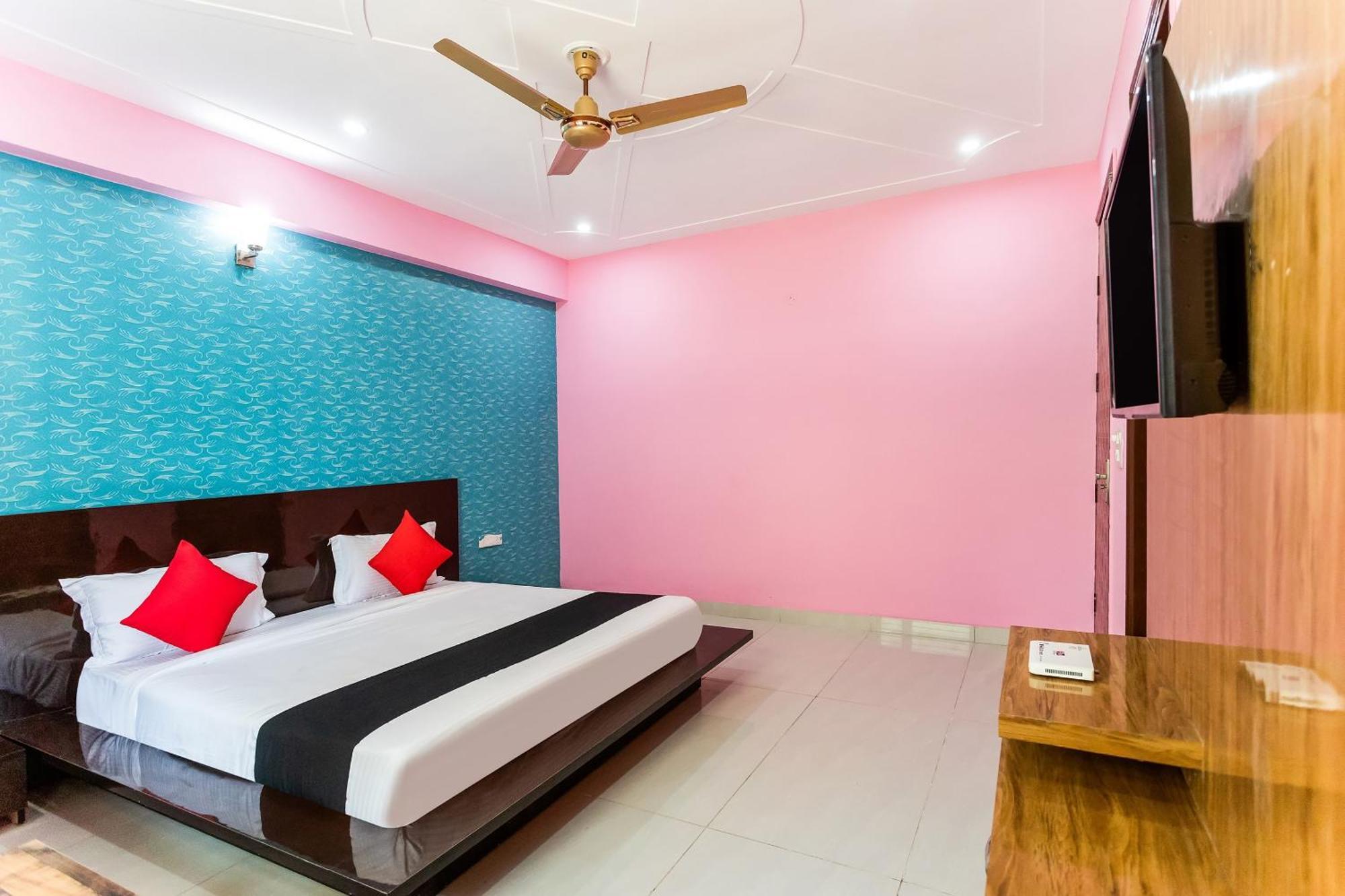 Capital O Harish Residency Hotel Гургаон Екстериор снимка