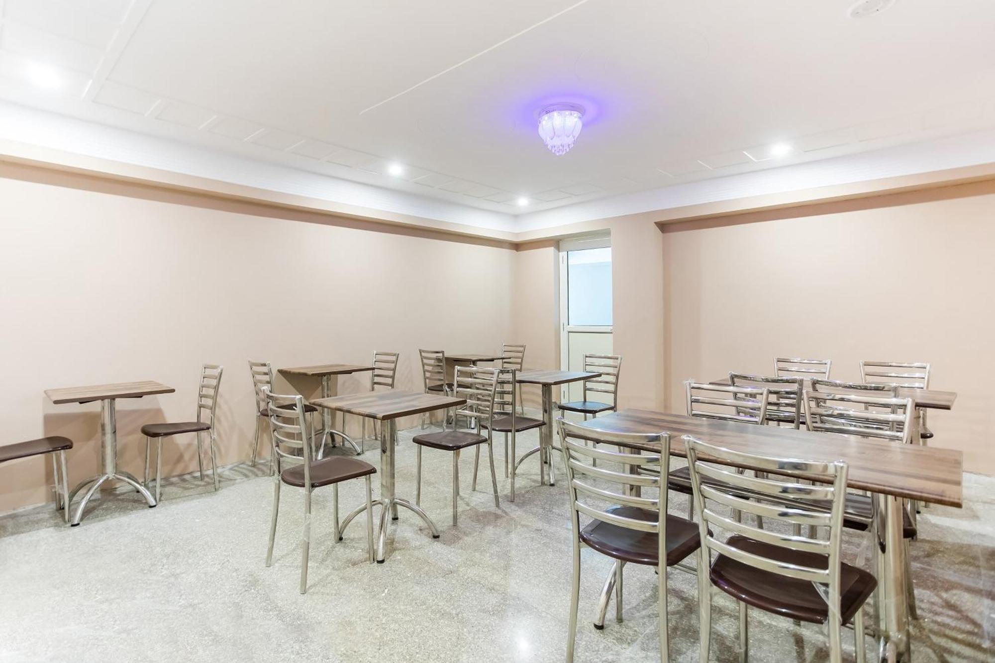 Capital O Harish Residency Hotel Гургаон Екстериор снимка