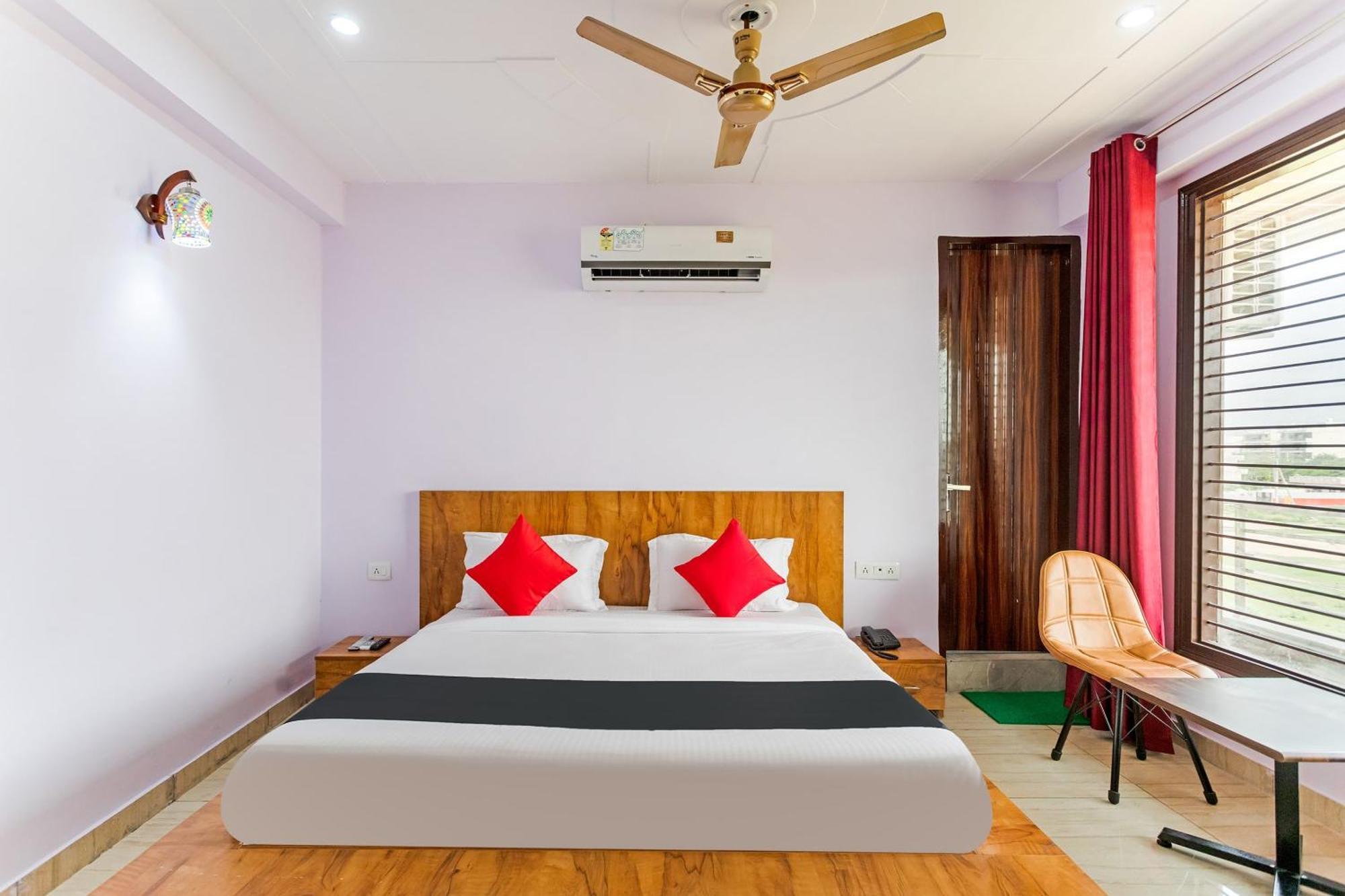 Capital O Harish Residency Hotel Гургаон Екстериор снимка