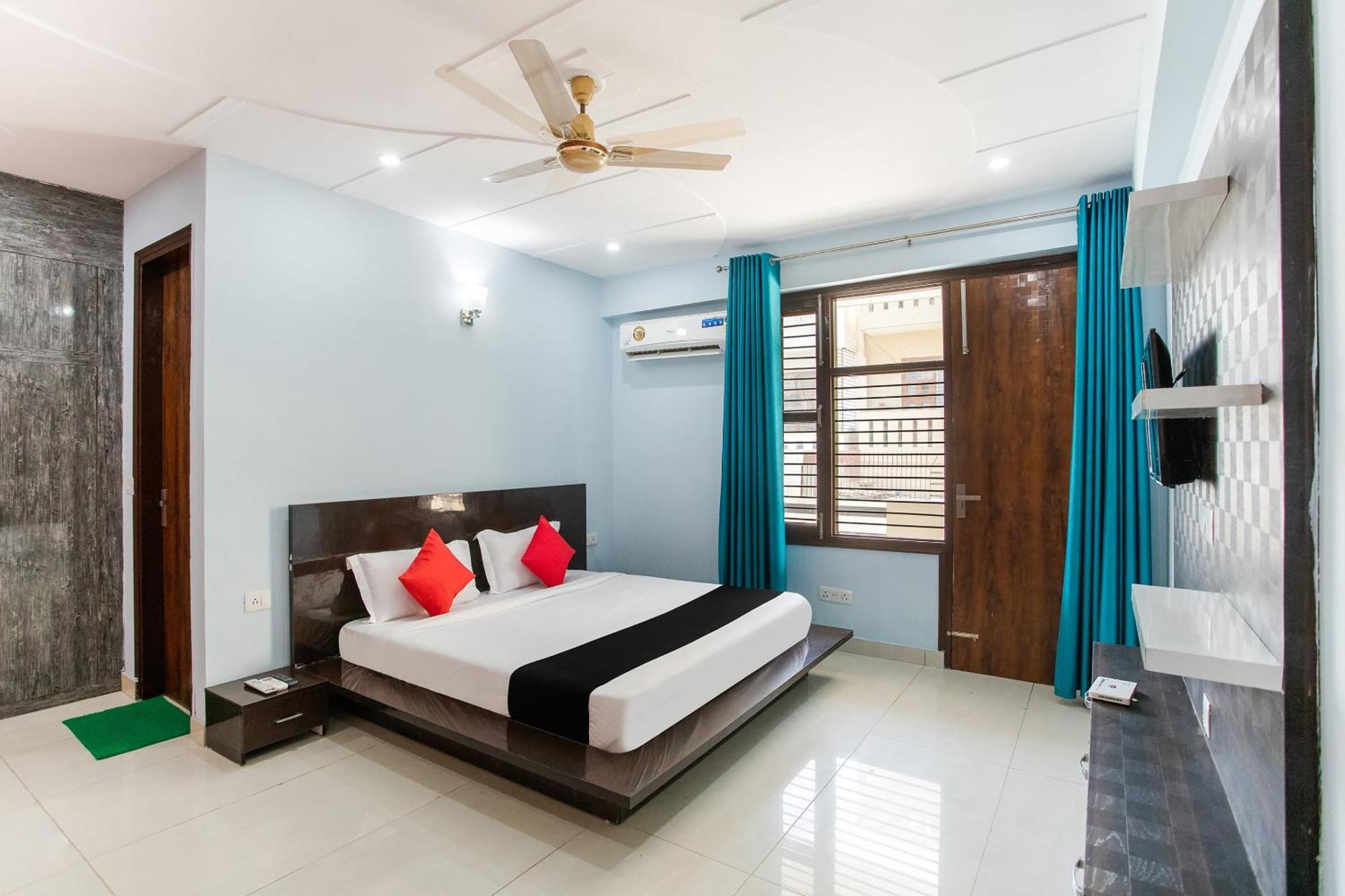Capital O Harish Residency Hotel Гургаон Екстериор снимка