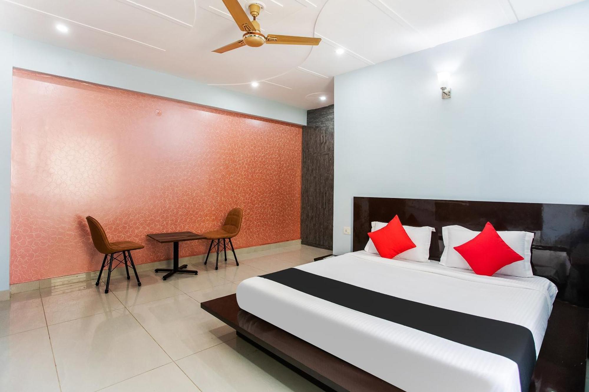 Capital O Harish Residency Hotel Гургаон Екстериор снимка